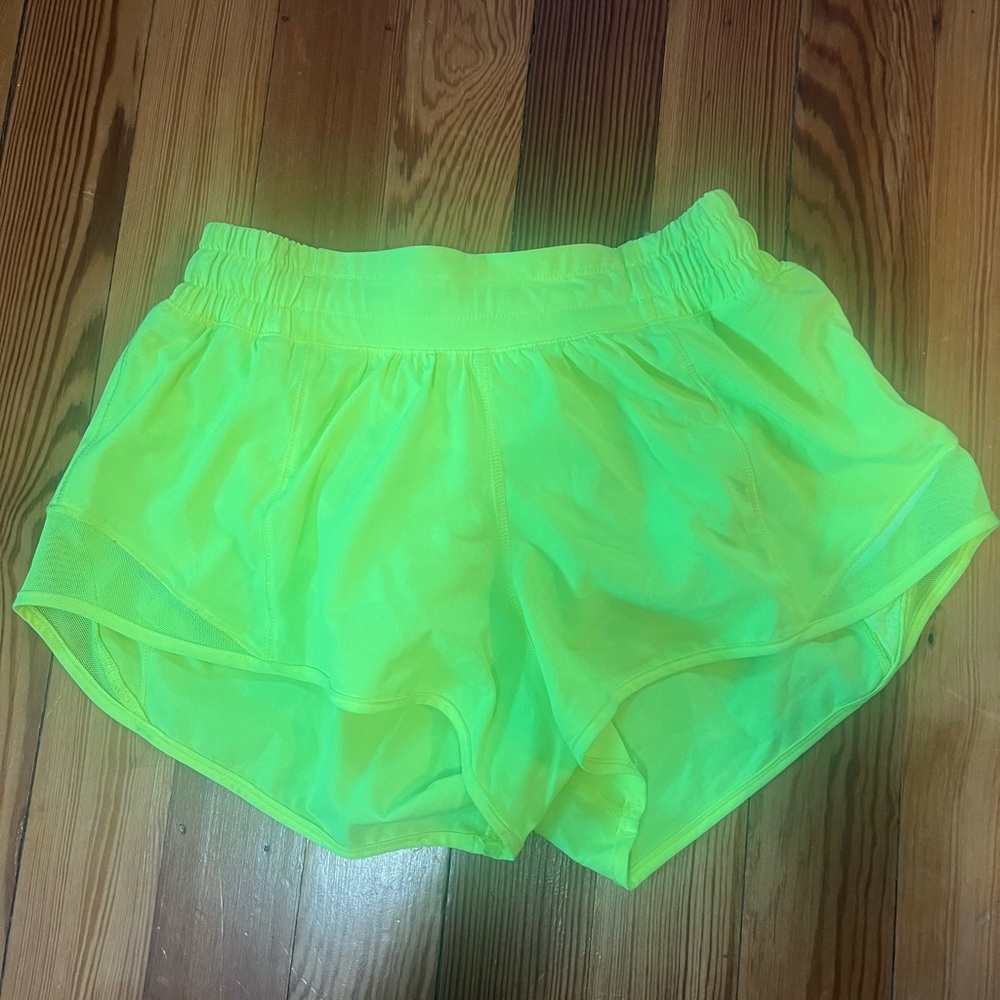 **RARE Lululemon highlight yellow hotty hots 2.5 inch